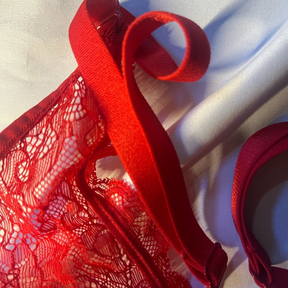SOLD NEW PEARL by VENUS Red Lace Wireless Bralette with Longline Silhouette - Picture 4 of 7